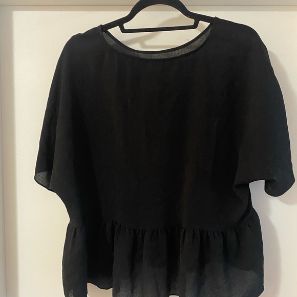 Aritzia - Wilfred Black Ruffled T-Shirt - Picture 2 of 3